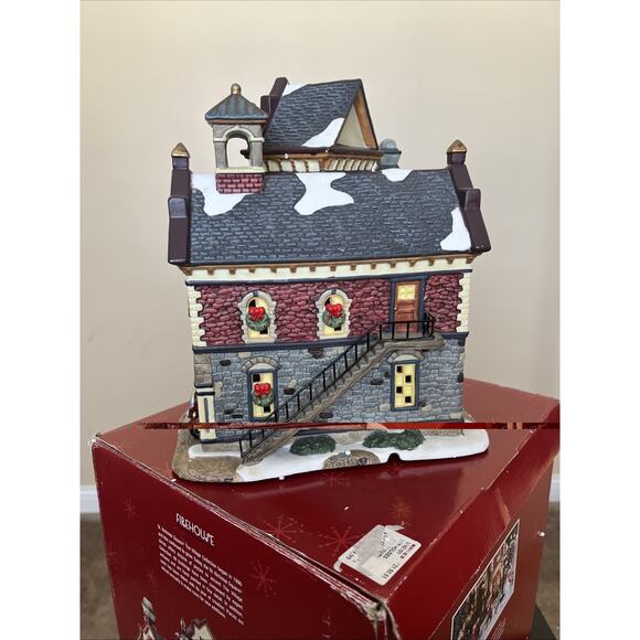 St Nicholas Square Christmas Village Firehouse 2003 in Original Box No light - Picture 5 of 7